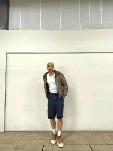 もう秋だから、秋っぽい格好して、みんなで写真撮って見せたいなと思ったんだけど、全然常夏すぎて、滝汗で草　えらくなーい？陰ながらの努力日の目浴びせてくすたいる☀️