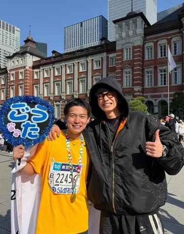 🎖️❤️‍🔥

後輩ごうたの人生初のフルマラソン挑戦の応援に行ってきました
必死に走ってる姿に胸が熱くなって心が震えた
1年間この日のためにトレーニングを積