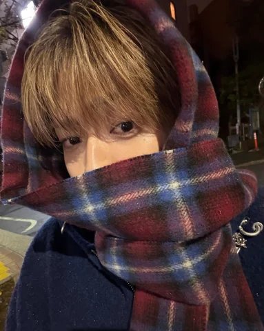 ⛄️⛄️⛄️

Scarf: @balenciaga 
Hoodie: @we11done