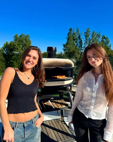 Let’s make a pizza with this amazing gal!🍕