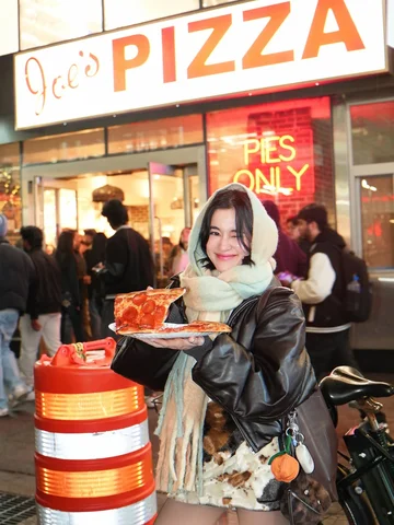 My 1st slice of Joe’s Pizza 🍕✨
มานิวยอร์กก็ต้องโจพิซซ่าดิว้าา