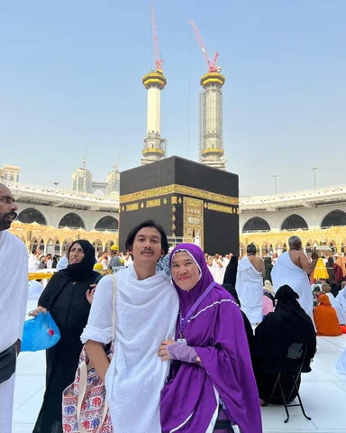 Selamat Ulangtahun Pintu Surgaku 🥳