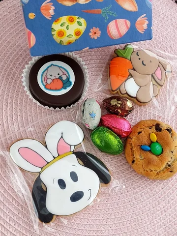 Pascua 2026 🐰🥕✨️

Box Snoopy 🐰
Valor: $10.000.-

Incluye 
2 Galletas de Mante