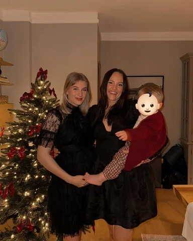 happy christmas (or tuesday if you want) from the 4 of us🎄🎁 ❤️