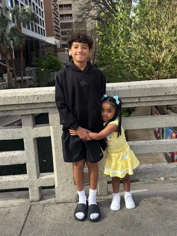 🧑🏻‍🦱❤️👧🏽

#gianellagazmey #ladoblegg #pablogazmey