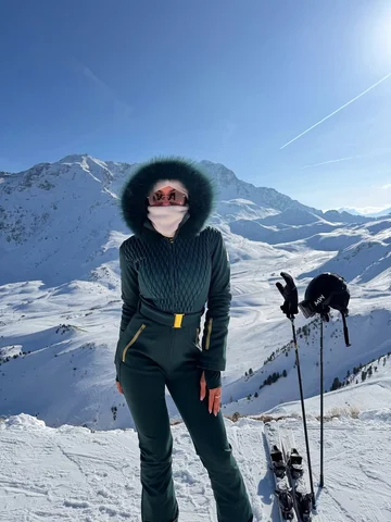 Which outfit is ur fav?? 🌲💗
 

Les Arcs so far has been my most favourite plac