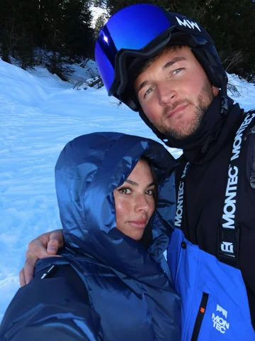 Help me talk her into another ski holiday next week she’s not having it🙏🏼😂