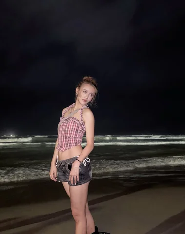Yes boots on the beach is the new thing