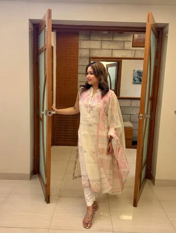 ঈদে জামদানী না পরলে হয় 💕