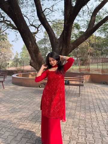Laal Pari ?! ❤️‍🔥

@little.anushka_ 

#photooftheday #fyp #littleanushka