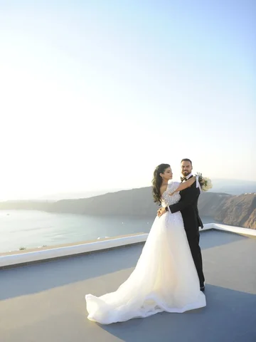 Forever begins here 👰‍♀️💙🤵
Planner:@santorinigreeceweddings
Photos:@olgatokas