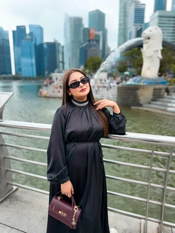 Hello Singapore 🇸🇬✨

Outfit @sunflowerbynusrat