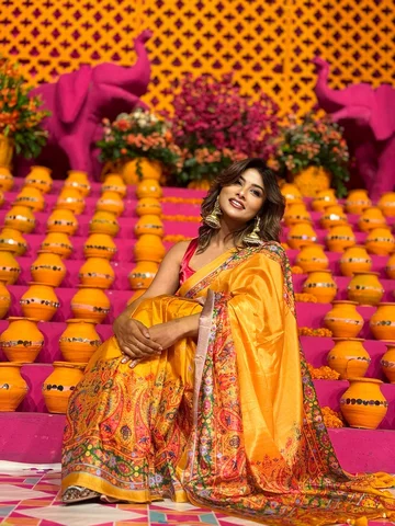 Two Holuds in One magical evening! 
Wrapped in love, laughter & the warmest vibe