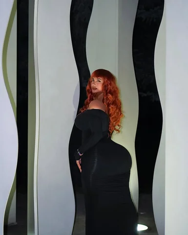 If Daphne wore a black dress, it would give a new meaning to “Scooby Snack.” Dre