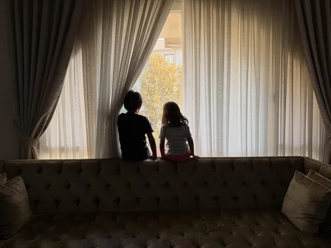 ⁨	⁨	⁨	.
حتی بی هوا⁩ 
.
.
بی نفس