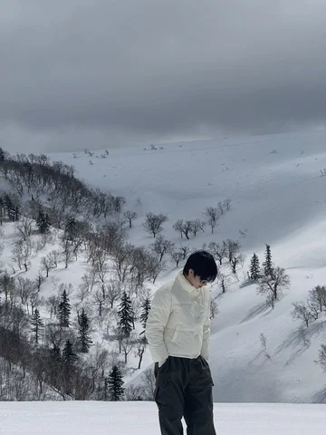 lost in a world of white ❄️ ⛄️