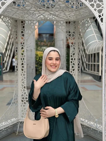 ⁨	احلي عباية لبستها💚🤍 
‪@waqa.r9238‬⁩