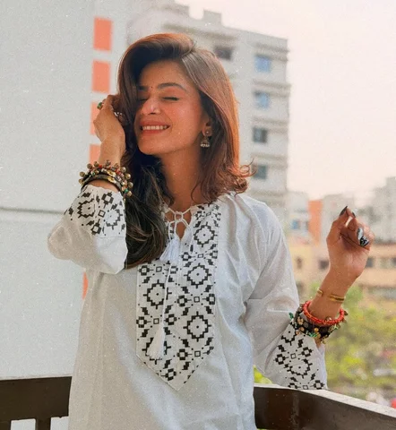 What happens to the heart …..

OOTD @haizel_clothing