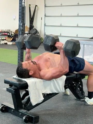 Solid upper body day! Give it a go! 

Strength 
3x15 reps Incline Db Bench 
Rest