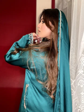 Assalamualaikum Everyone..🌻
Kaisa raha eid ka din ? 
.
.
.
#shifuians #instgram