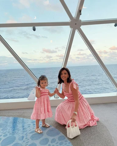 I’ll never be over these matching dresses ❤️😭

@royalcaribbeaneurope ad
