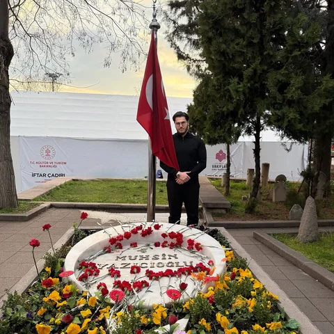 Doğrulukla kaybetmeyi göze almış bir dava adamı!
O, rüzgâra göre yön değiştirenl