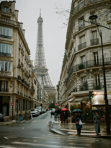 First roll of film back from Paris 🎞️🇫🇷 

Dev & scans by @statefilm 

#leicam