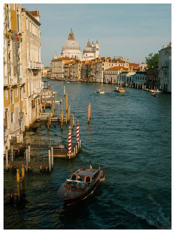 Summer time in the beautiful city of Venice. There’s simply nothing like spendin