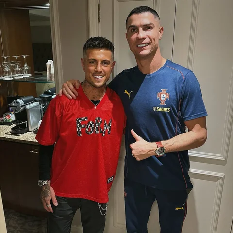 Dreamt of this moment since i was a kid @cristiano 🐐🇵🇹✂️

No words for this t