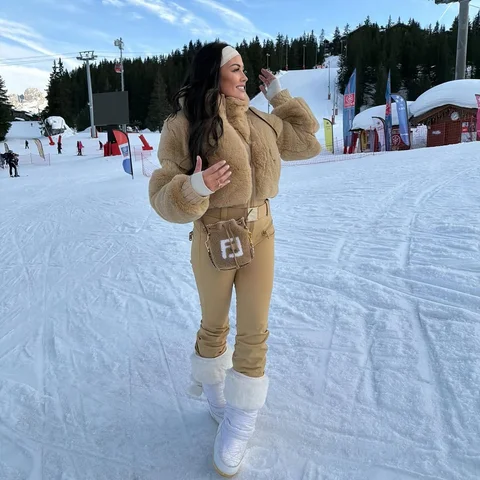 Courcheval 1850 ⛷️ 

Ski suit @winternationaluk use my code - JESS15 for 15% off