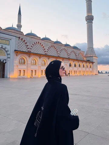 Büyülendim resmen!♥️ 
Abayam/ @haqqaofficial #işbirliği