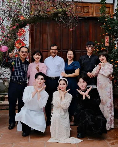 Đại Gia Đình Hoa Dâm Bụt đoàn tụ ngày đầu năm 🌺🏠

Con kính chúc các Bố các Mẹ 
