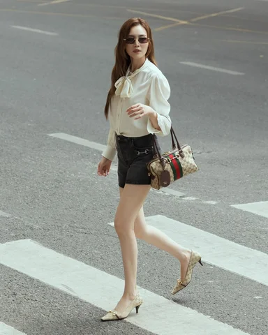 29 Tết mà còn tung tăng dạo phố, mẹ đánh bây giờ 

@gucci #ninhduonglanngoc #tet