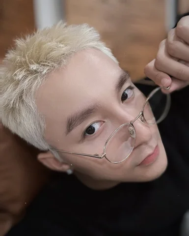 27 âm lịch … 🍀

Muốn dọn nhà hay dọn vào tim anh 😌