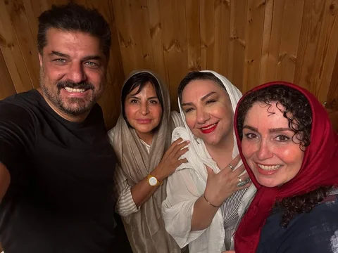 همه همسران من😉

سه تا بازیگر درجه یک😍💙

سریال روزی روزگاری مریخ با نوشین تبری