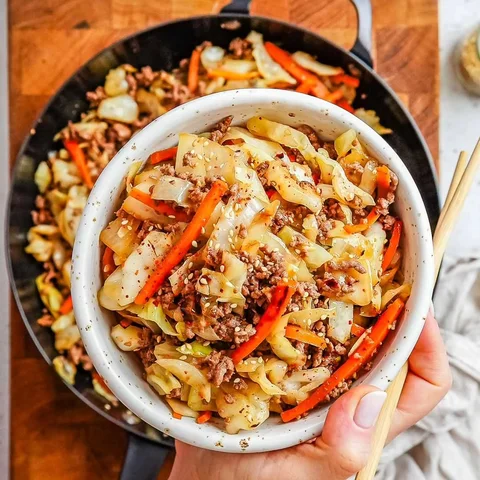 Healthy Beef and Cabbage Stir Fry (Easy One-Pan Dinner) 

⭐️⭐️⭐️⭐️⭐️Comment: "RE