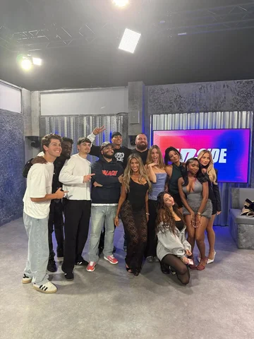 Inside season 3 wrapped 🫶🏼🤝🏼 thank you @sidemeninside for one of the best we