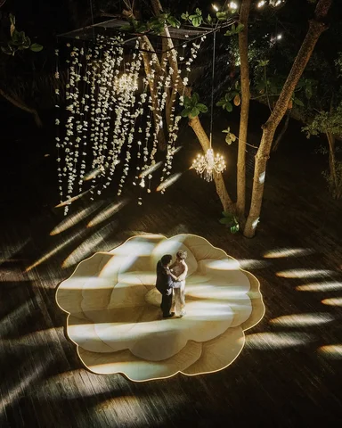 Tiệc tối - First dance

Chúng mình đã có một tiệc tối thật đẹp và cực kì vui bên