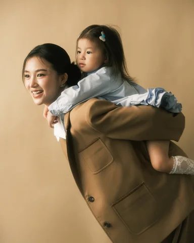 Family first 🩵 

Photographer: @manhbi 
Producer: Thien Trang
Stylist: @hasleyn