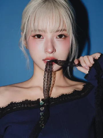 大家喜歡哪個造型的我啊！😎
這次戴的是莉莉目LILMOON  @lilmoon.taiwan
都是隱眼黑科技 — 003 超薄鏡片！舒服又精緻
必須來分享我戴