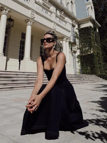 Esperando la carroza 🥀 🏰 🐴 
•
@lasmajadashotel 
👗 @nicolettavalentina