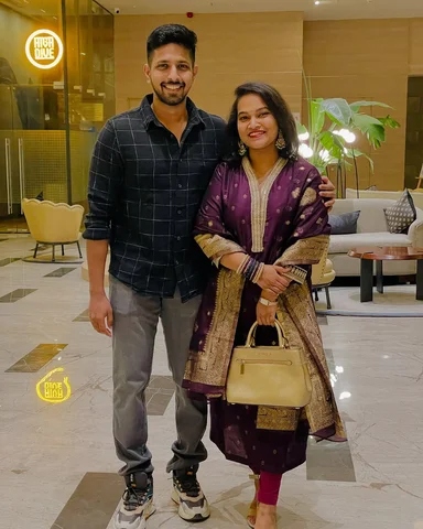 Second pic is the real us… indha muinji la romancesea varadha da 🤣
