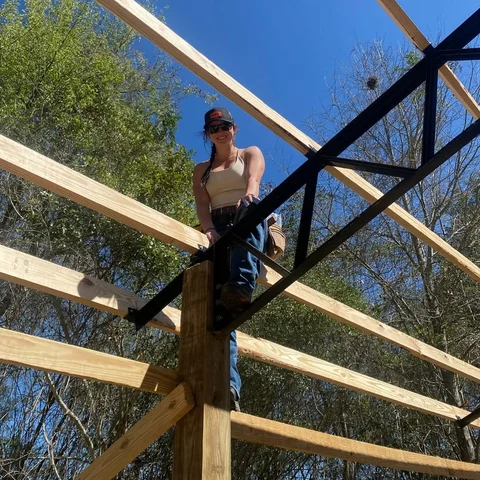 Pole barn comin in! Preciate ya’ll! 

Boots & hat: @bruntworkwear 
Glasses: @wil