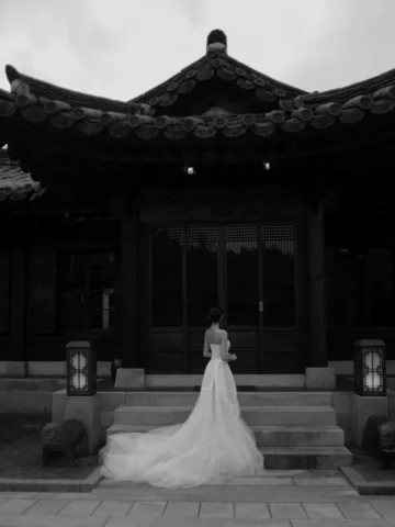 Overwhelmed with love and gratitude on our beautiful wedding day💍

#한국 #가구박물관 #