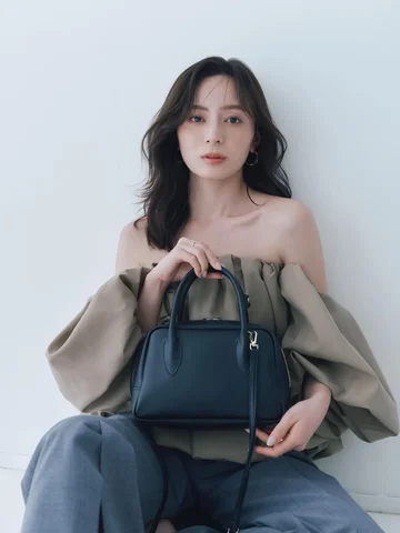 宝島社より、ánuans初となるブランドムック
『ánuans Special Bag Book』を発売いたします✨
⁡
誌面では最新のLOOKに加え、自宅も初