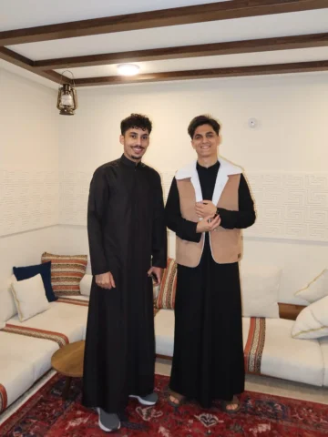 الامام علي عليه السلام ، من لا صديق له لا ذخر له 
بهذا البوست نحب نكول احنة اخوا