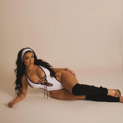 @fashionnova “Alexandra lace up 1 piece monokini” 🖤