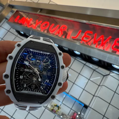 RichardMille RM-2102

今年はこの時計に決めました🔥

毎年必ず購入して
仕事を頑張るって覚悟決めてます

水商売って夢ある仕事

tik