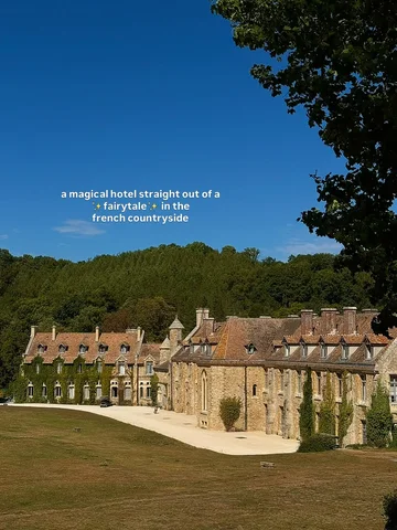 Dreamiest fairytale hotel only an hour outside Paris! Felt like real life Hogwar