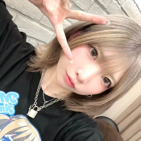 髪の毛を切りました☆。.:＊・゜
好評でうれしい！！😇💖どうでしょうか！
今回こそしばらくショートで居ます！
⁡
そして長らくデザインカラーみたいなのしとっ